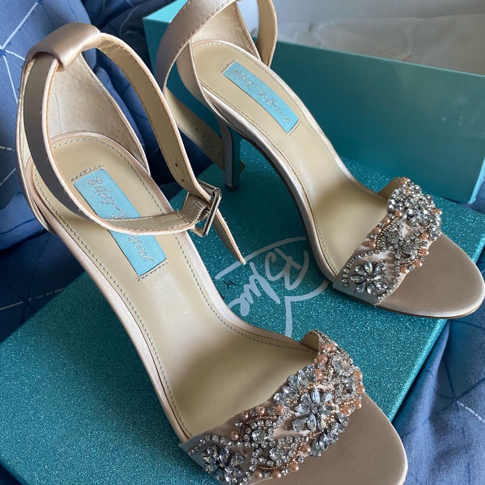 Betsy Johnson SB GINA size 7.5